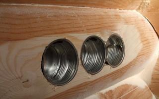 Правильный монтаж электрической проводки в деревянном доме – залог безопасности
